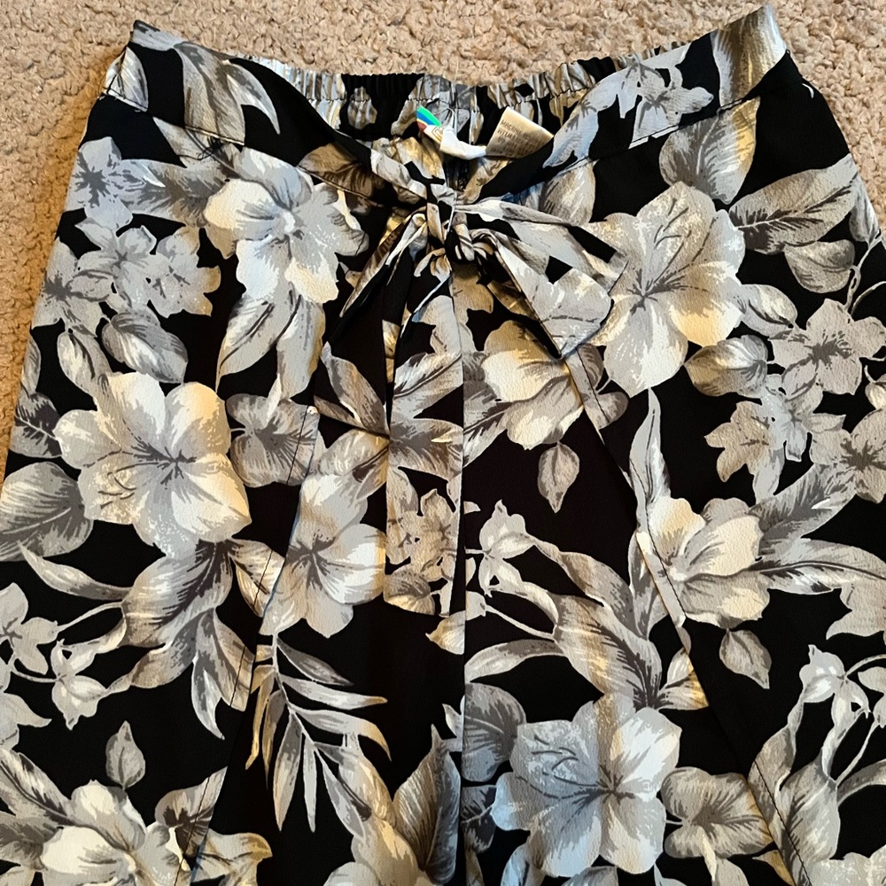 Floral flowy pants